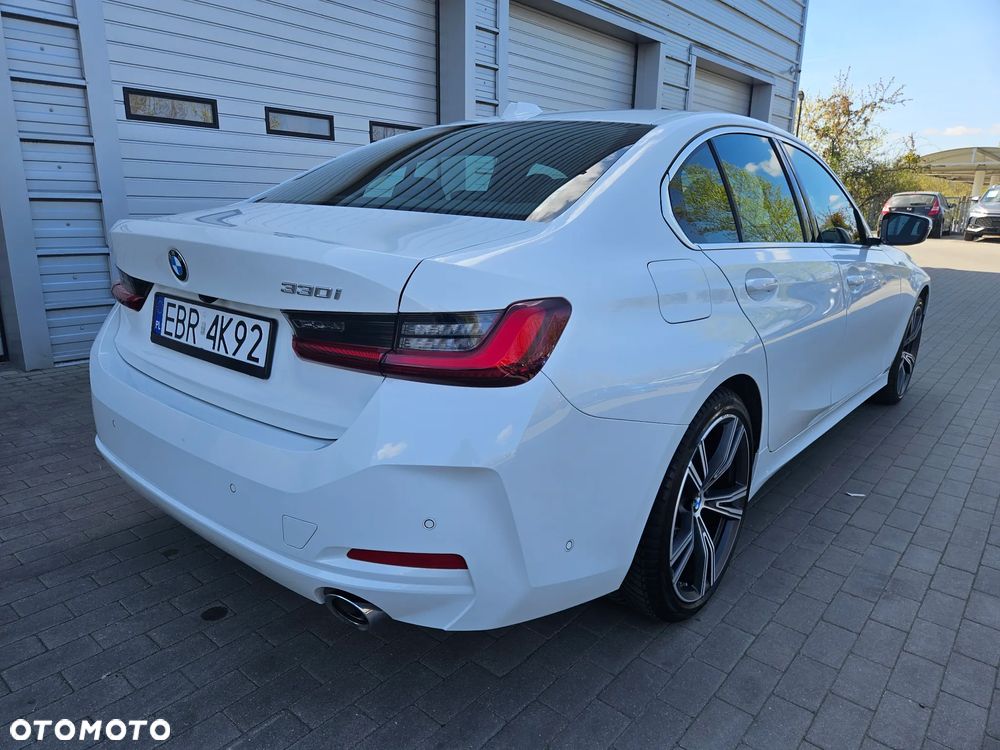 BMW Seria 3 330i - 3