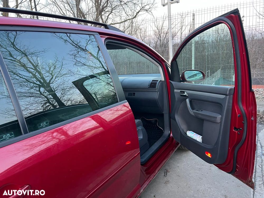 Volkswagen Touran 1.9 TDI Conceptline - 8