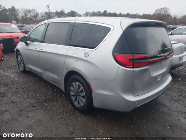 Chrysler Pacifica - 4