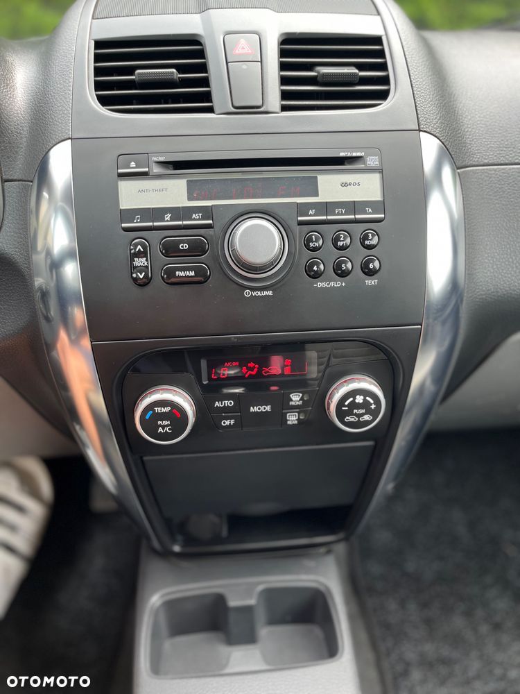 Suzuki SX4 1.6 Comfort Plus - 13