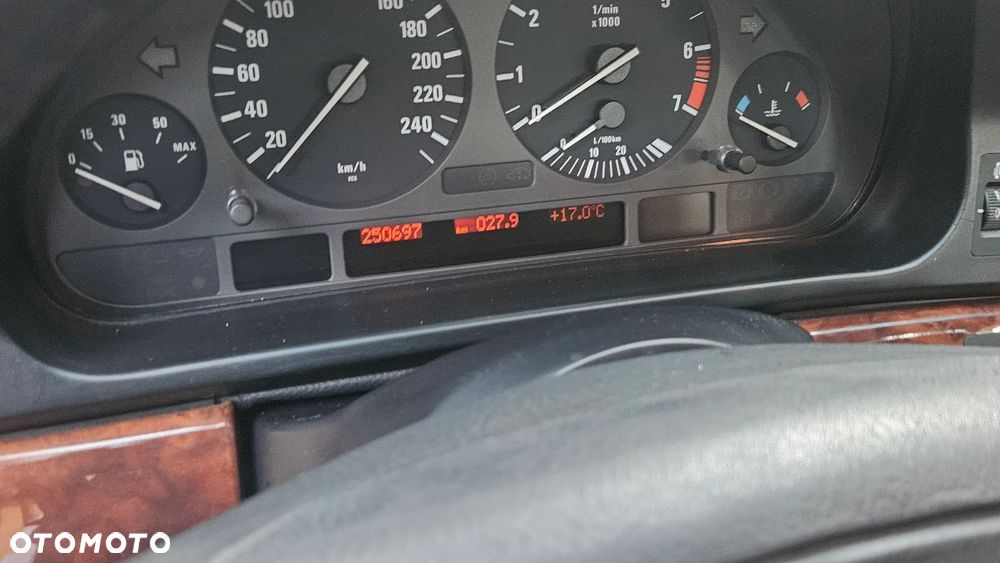 BMW Seria 5 - 24