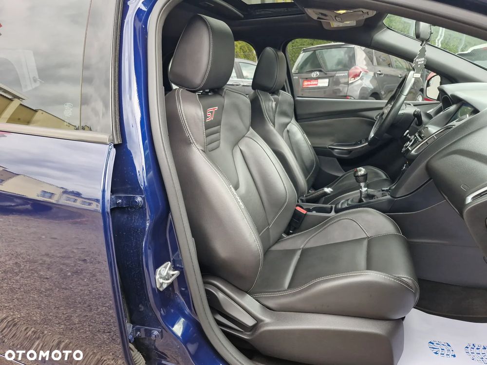 Ford Focus 2.0 EcoBoost ST mit Leder-Exclusiv-Paket - 16