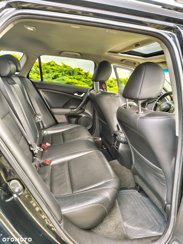 Honda Accord 2.0 Executive Nav - 17