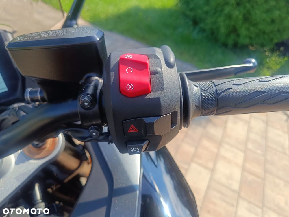 Suzuki GSX 1000 - 29