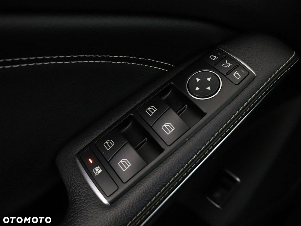 Mercedes-Benz CLA 200 7G-DCT Urban - 34