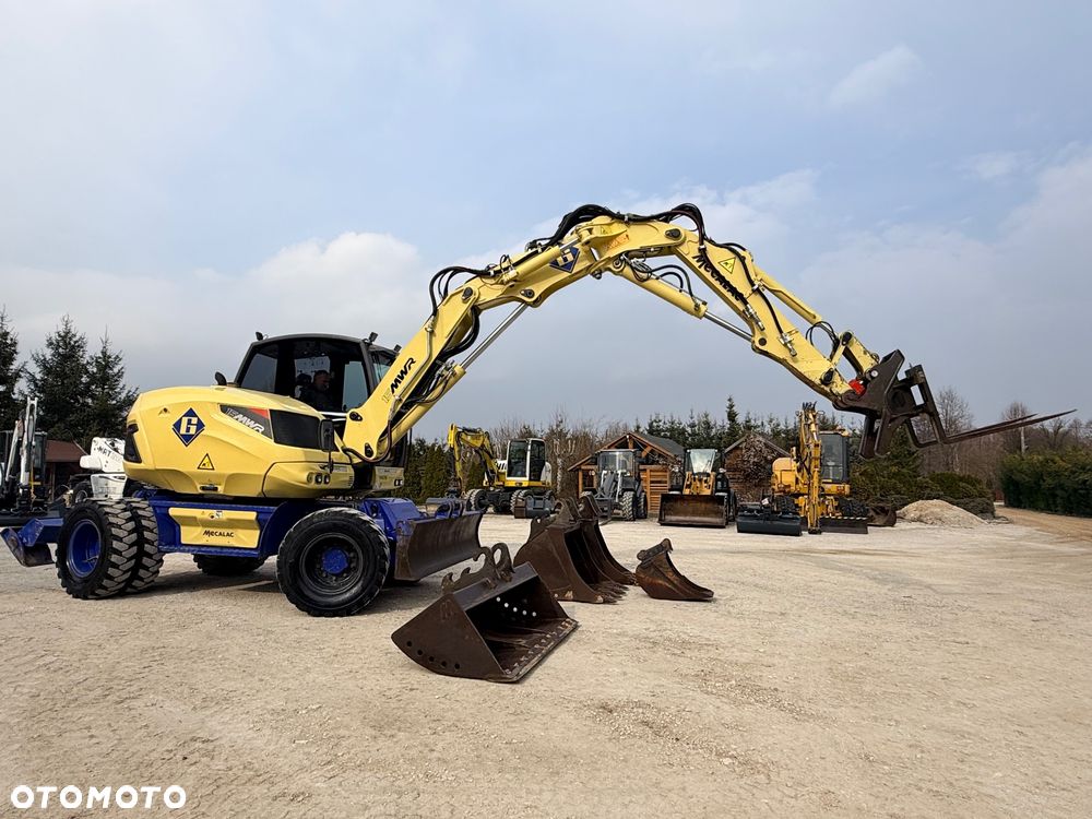 Mecalac Koparka 14 ton MECALAC 15 MWR koparko-ładowarka 3 łyżki widły 1 wł Centr.smarowanie Opony na BLIŹNIAKU 80%Camso ładowarka 714 12MTX 4x4 skrętne KLIMA kabina Premium silnik 146KM volvo EW140B DEUTZ szybka 35km/h - 22