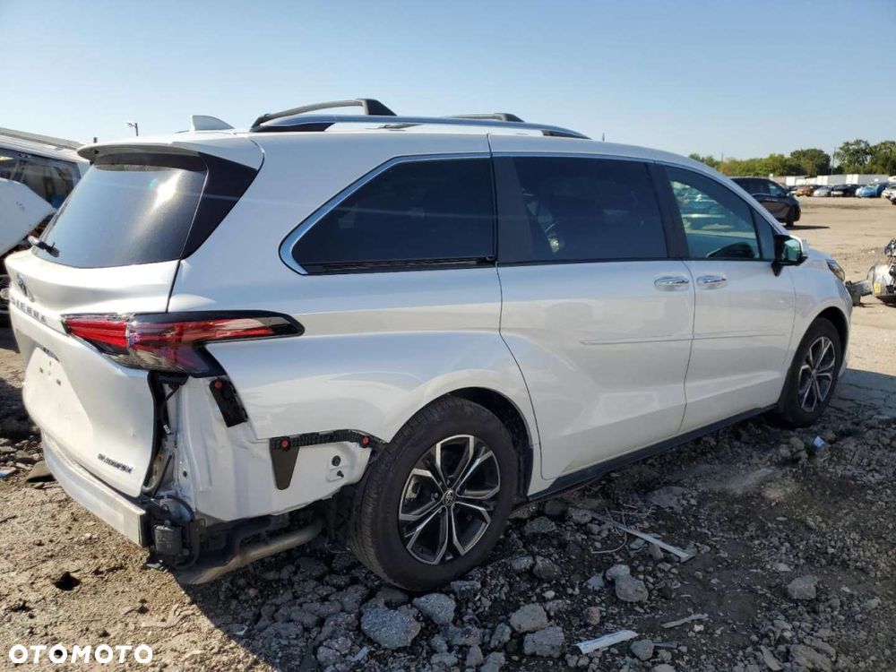 Toyota Sienna - 5