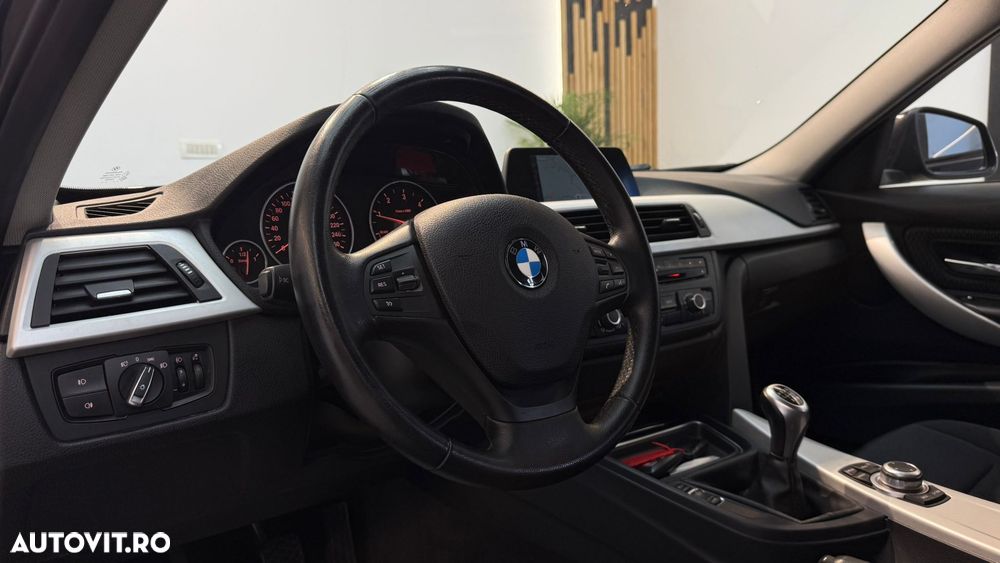 BMW Seria 3 318d - 16