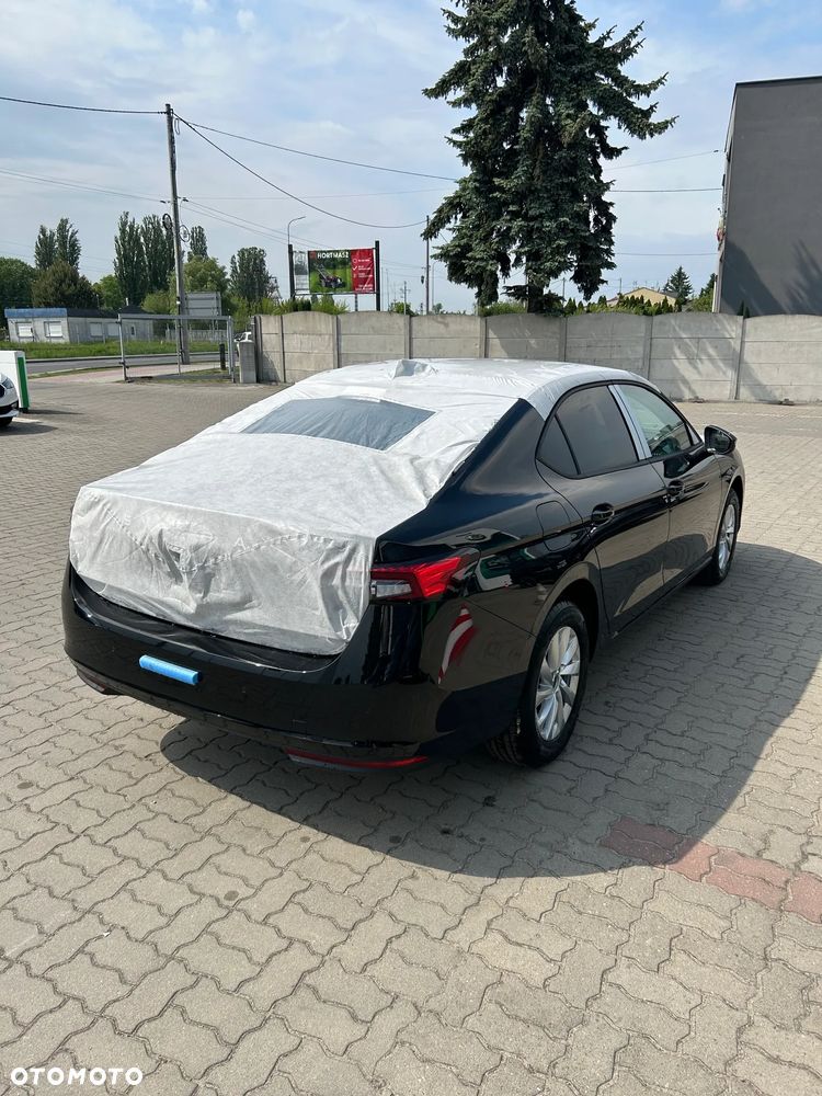 Skoda Superb 2.0 TDI SCR Essence DSG - 5
