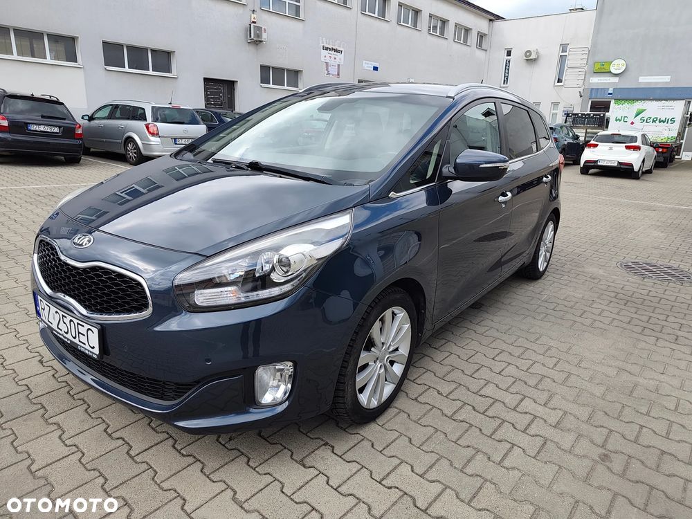 Kia Carens - 1