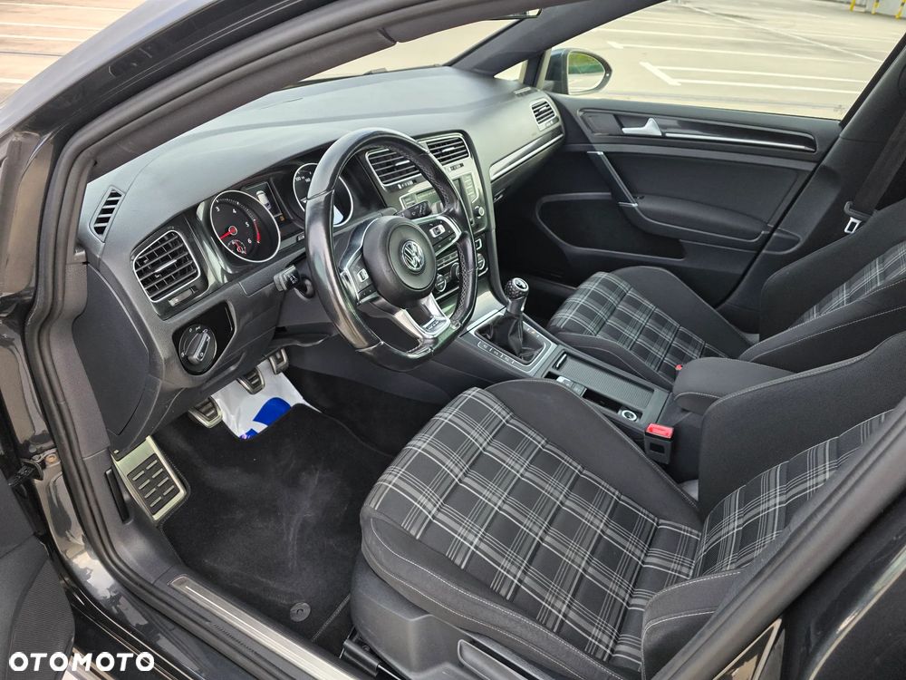 Volkswagen Golf 2.0 TDI BMT GTD - 37