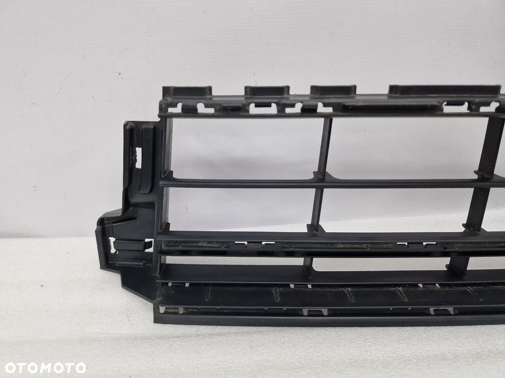 VW PASSAT B8 R-LINE / GTE LIFT 18- KRATKA ŚRODKOWA ZDERZAKA PRZEDNIEGO PRZÓD , NR 3G0853671AA / 3G0853677A / 3G0853671S / 3G0853677AG , NR AUKCJI KR149 - 2