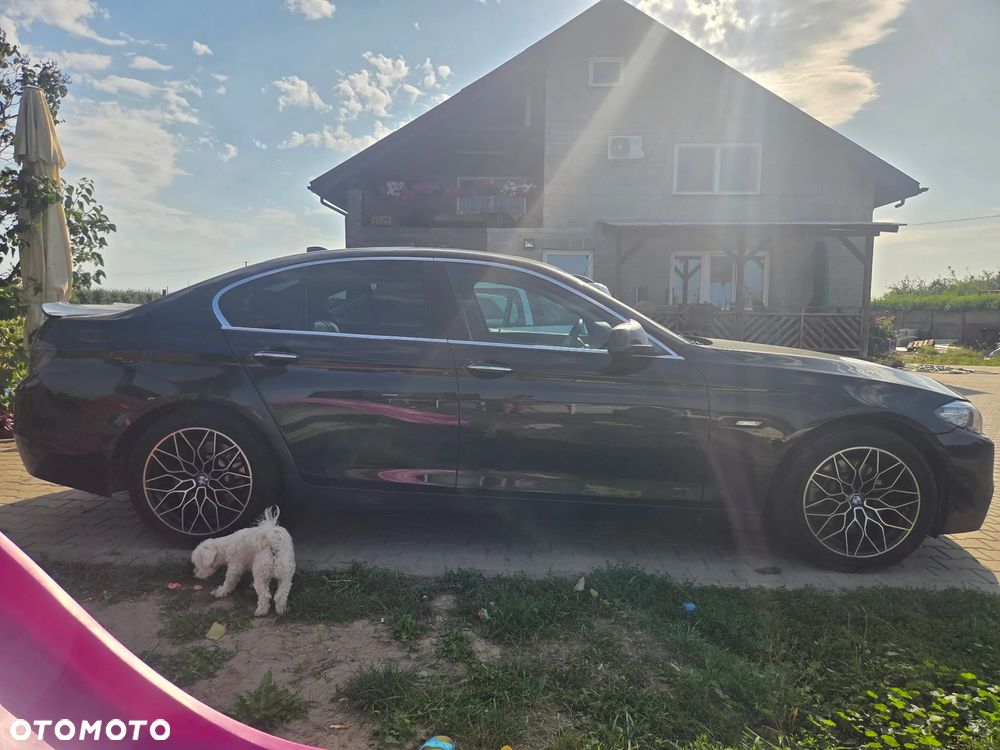 BMW Seria 5 528i - 2