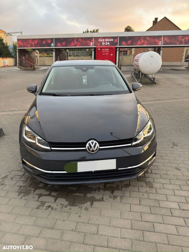 Volkswagen Golf - 1
