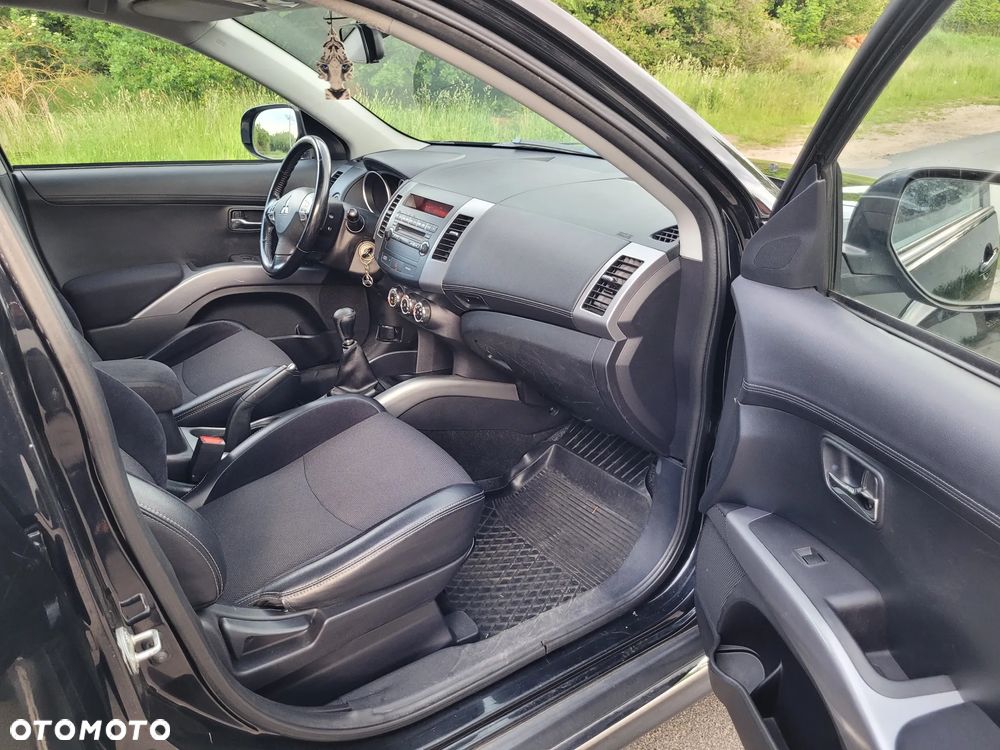 Mitsubishi Outlander 2.0 Invite 2WD - 11