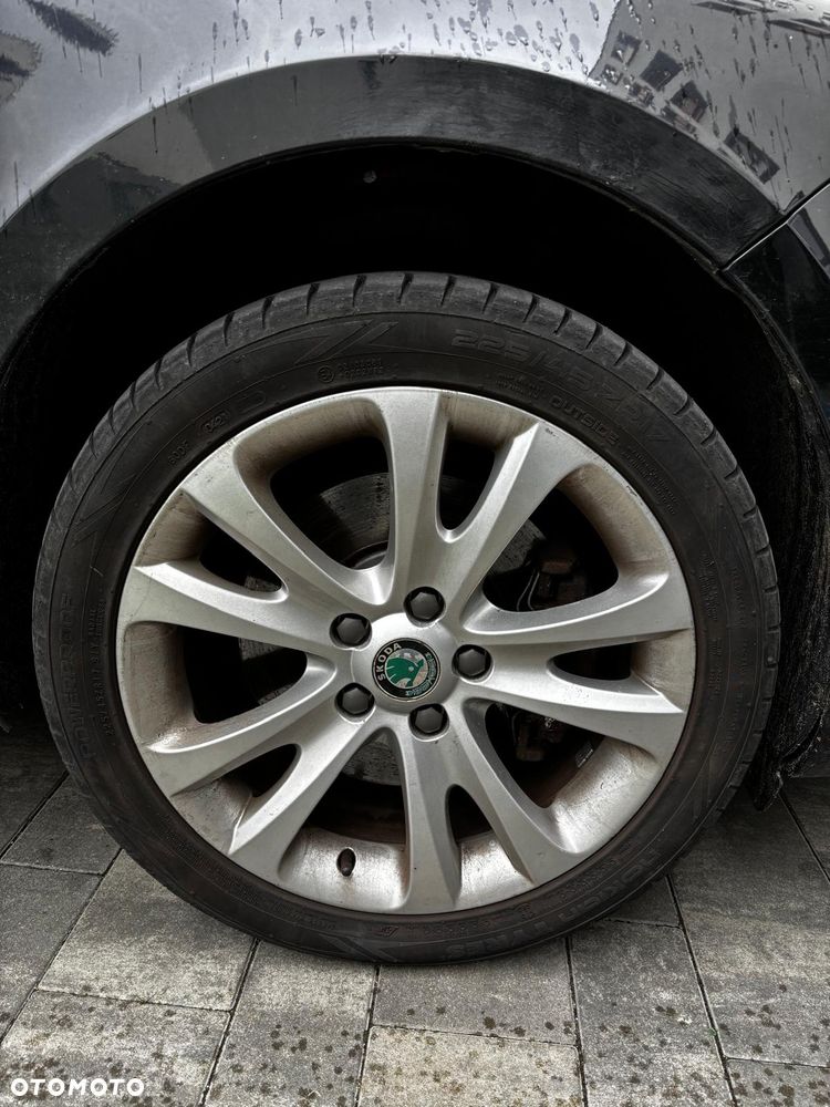Skoda Superb 2.0 TDI Family DSG - 34