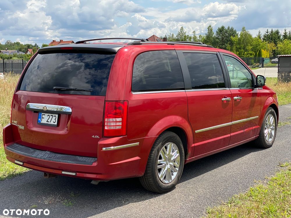 Chrysler Town & Country - 6