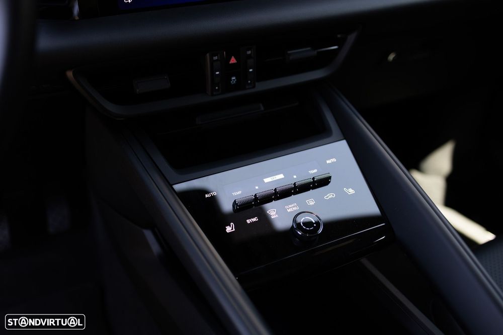 Porsche Macan Electric 4 - 11