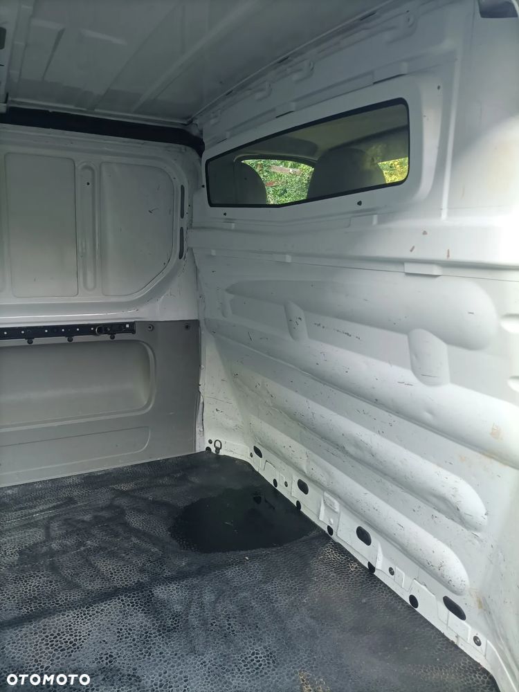Opel Vivaro - 11