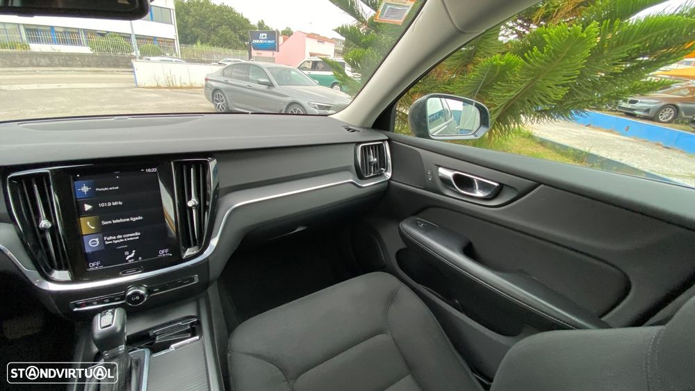 Volvo V60 2.0 D3 Momentum Plus Geartronic - 27
