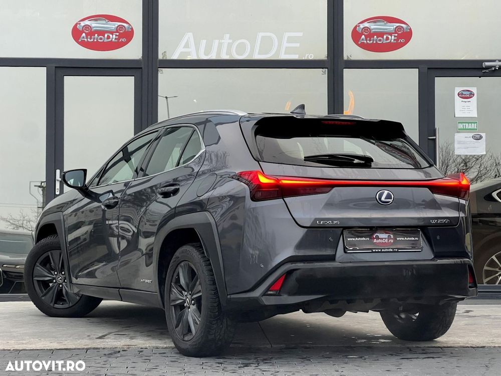 Lexus UX - 3