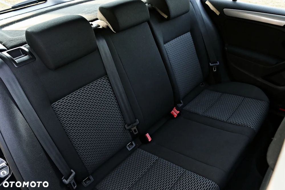 Volkswagen Golf 2.0 TDI DPF Comfortline - 9