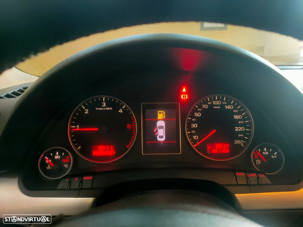 Audi A4 1.9 TDI S-line - 4