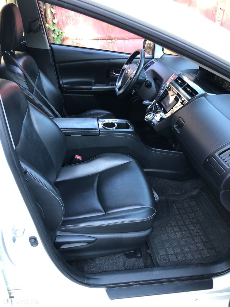 Toyota Prius+ (Hybrid) Executive - 6