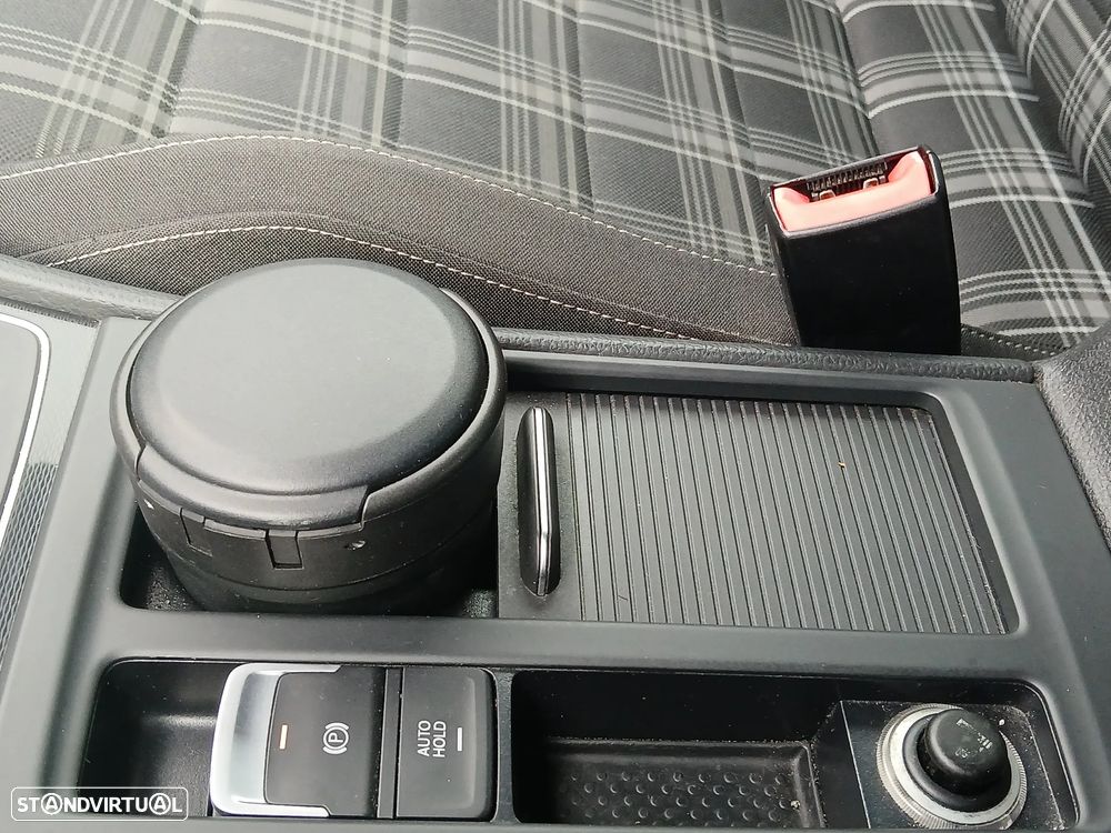 VW Golf 2.0 TDi GTD DSG - 32