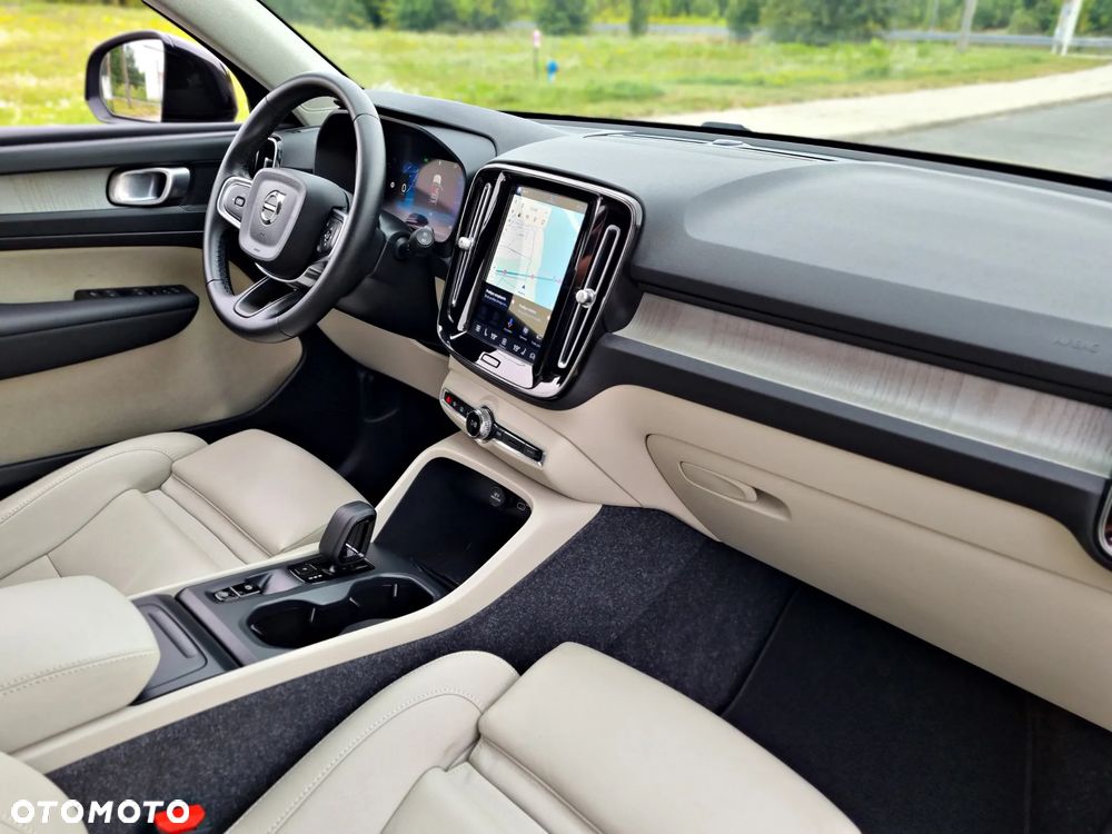 Volvo XC 40 B3 B DKG Ultra Black Edition - 31