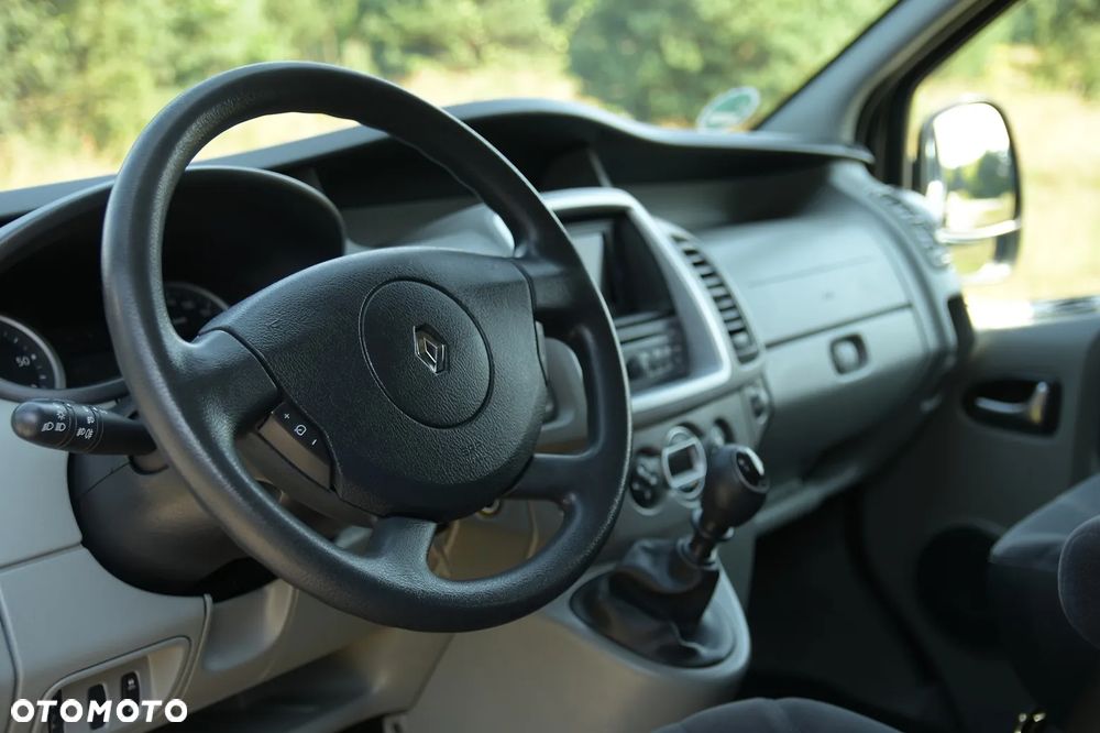 Renault Trafic Grand Passenger Black Edition - 23