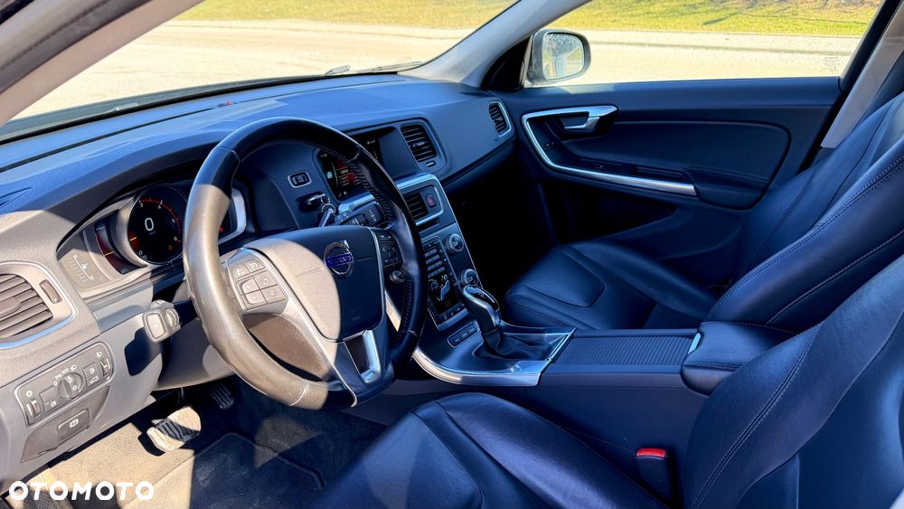 Volvo V60 D6 AWD Plug-in Hybrid Summum - 9