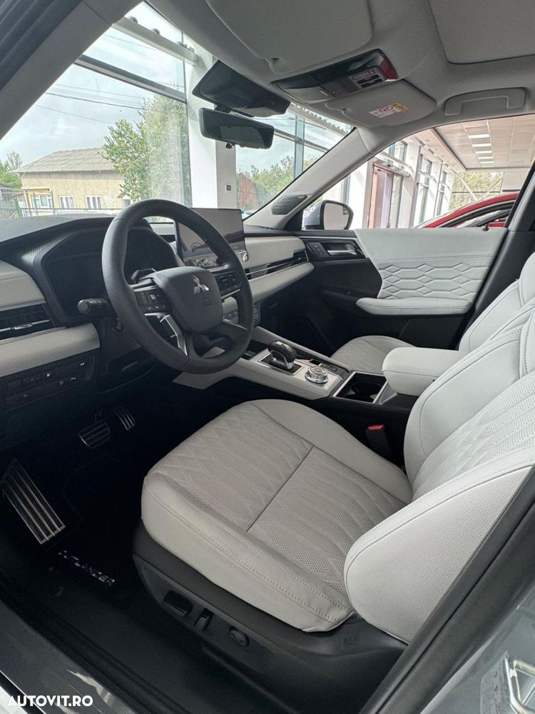 Mitsubishi Outlander - 9