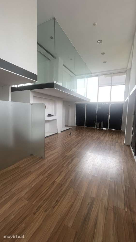Loja para arrendamento no centro de Oliveira do Hospital – 155/160 m² - Grande imagem: 3/7