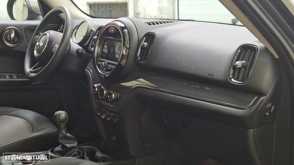MINI Countryman Cooper Essential - 3