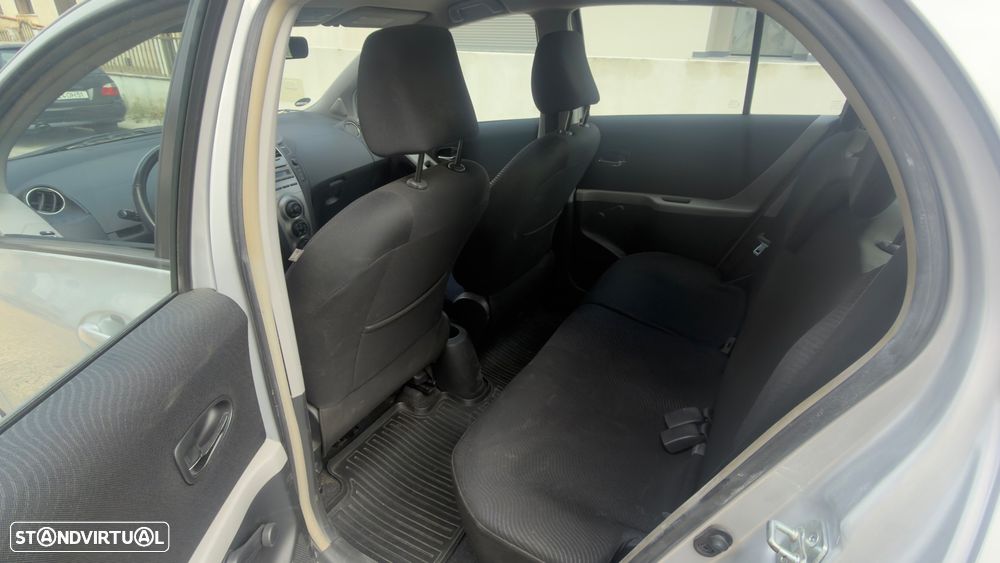 Toyota Yaris 1.4 D-4D Comfort+AC+VSC - 4