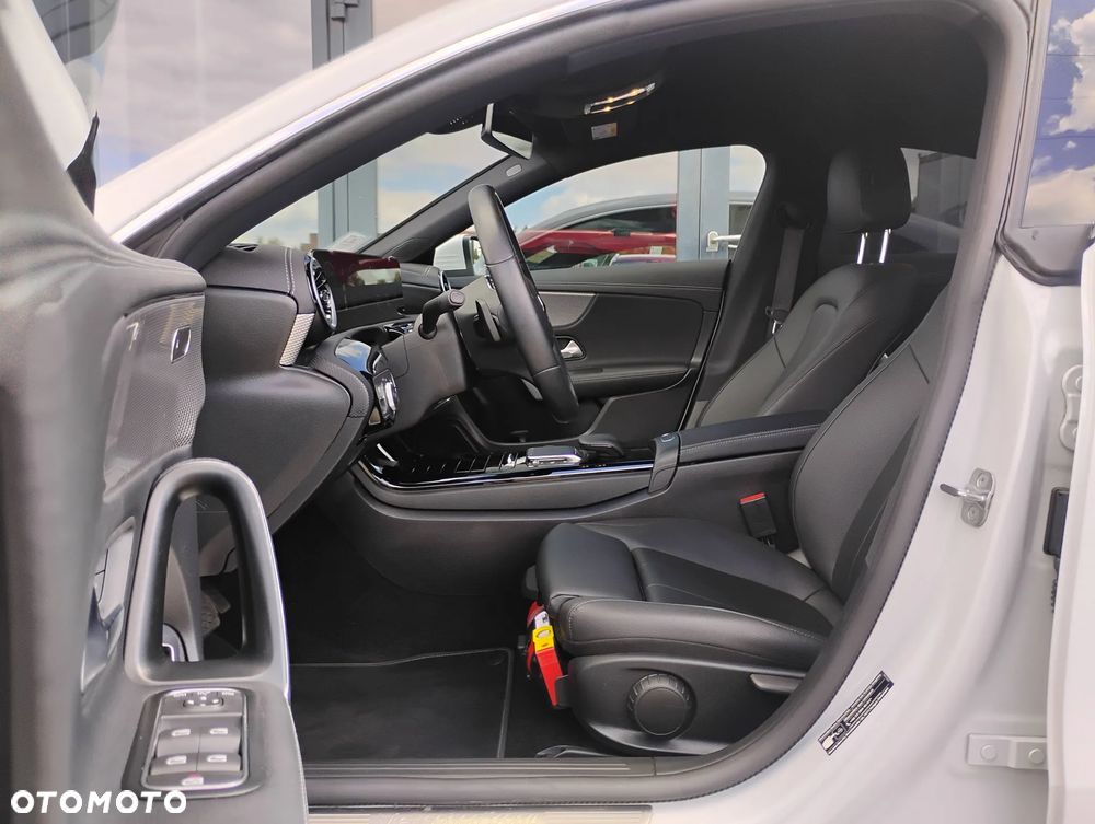 Mercedes-Benz CLA 180 Progressive 7G-DCT - 11