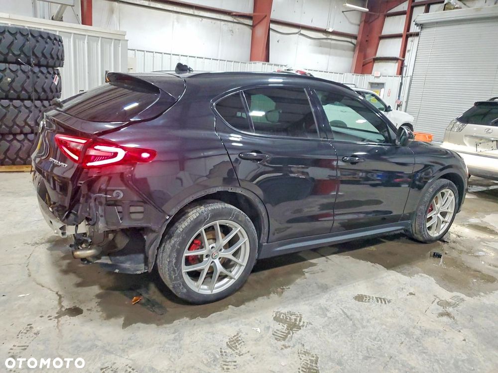 Alfa Romeo Stelvio - 4