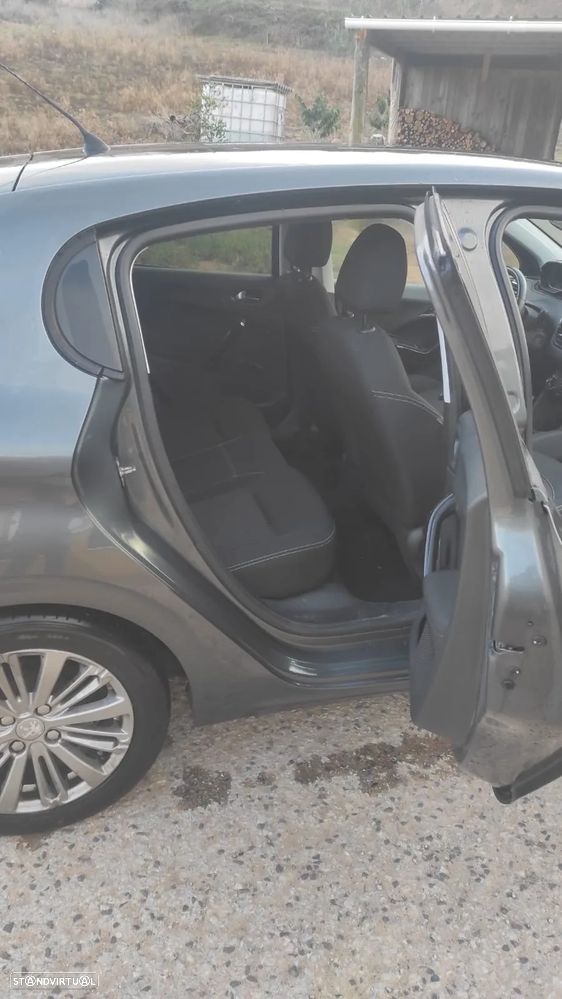 Peugeot 208 1.2 PureTech Style - 7