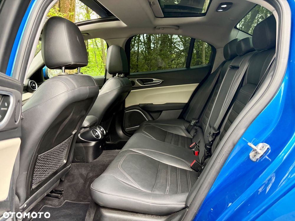 Alfa Romeo Giulia 2.0 Turbo 16V AT8 Veloce - 24