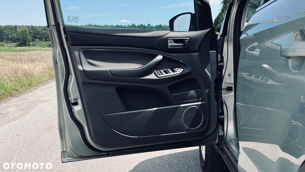 Ford Kuga 2.0 TDCi 2x4 Titanium - 6