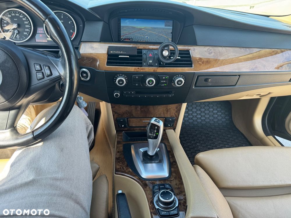 BMW Seria 5 525d Edition Exclusive - 16