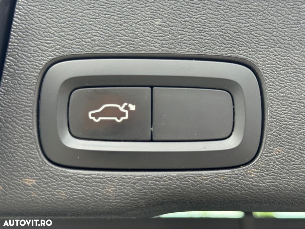 Volvo XC 60 D4 AWD Geartronic RDesign - 33
