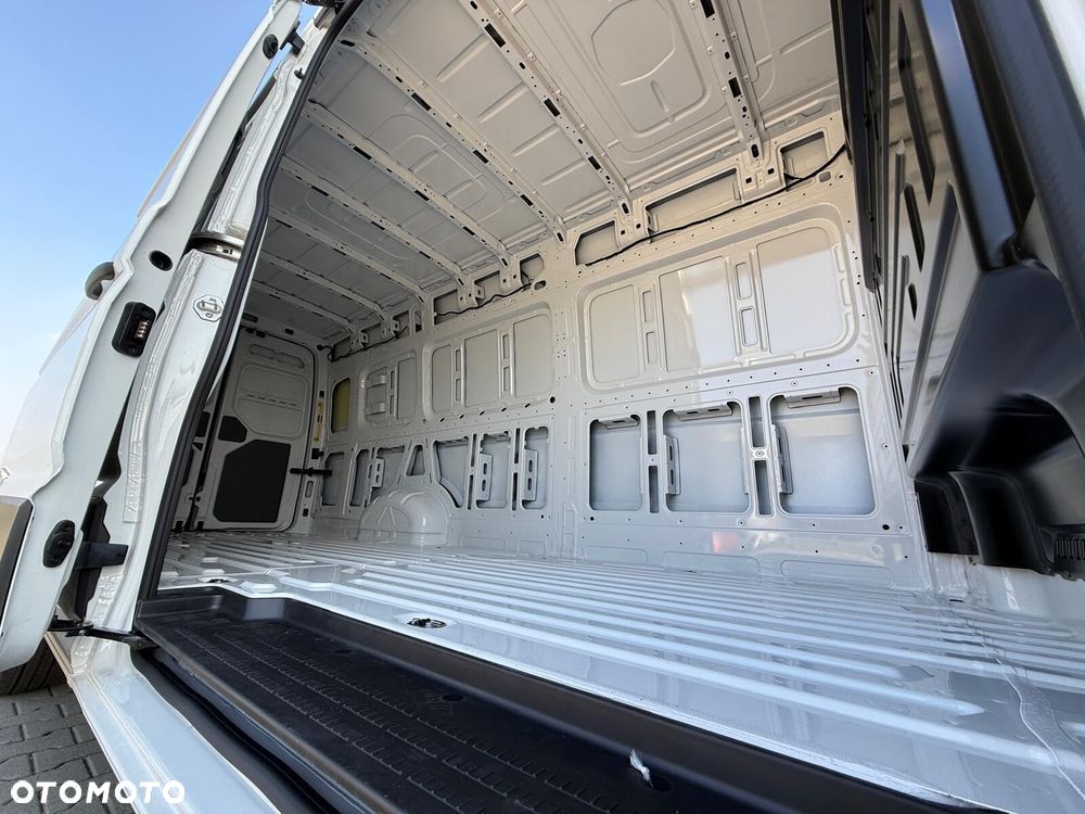 Volkswagen Crafter - 26