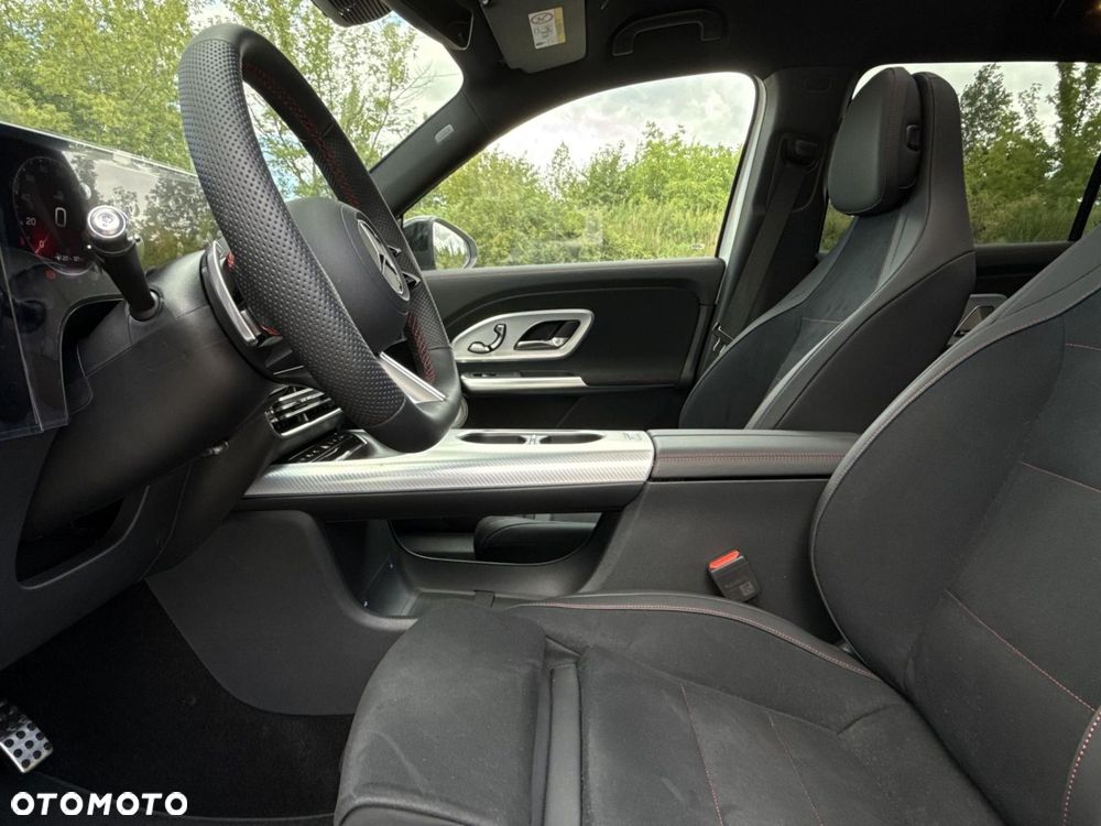 Mercedes-Benz GLB - 11