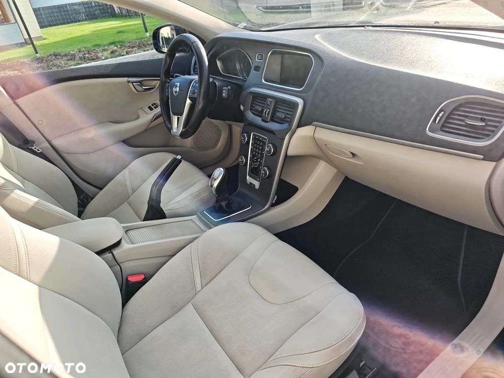 Volvo V40 D2 Momentum - 10