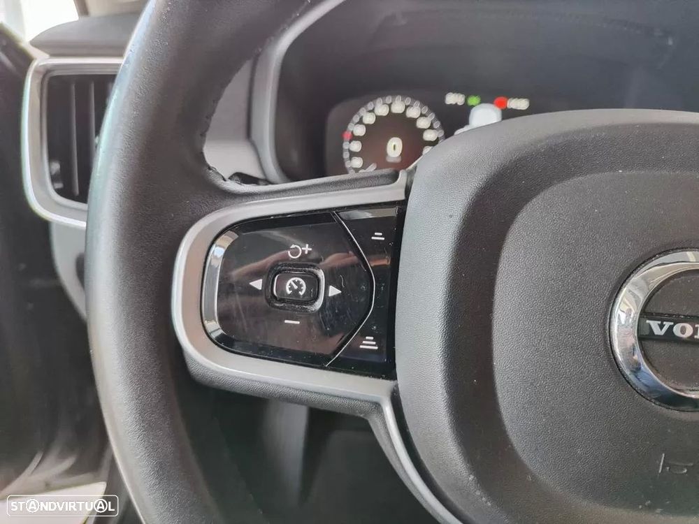 Volvo V90 2.0 D4 Momentum Geartronic - 27