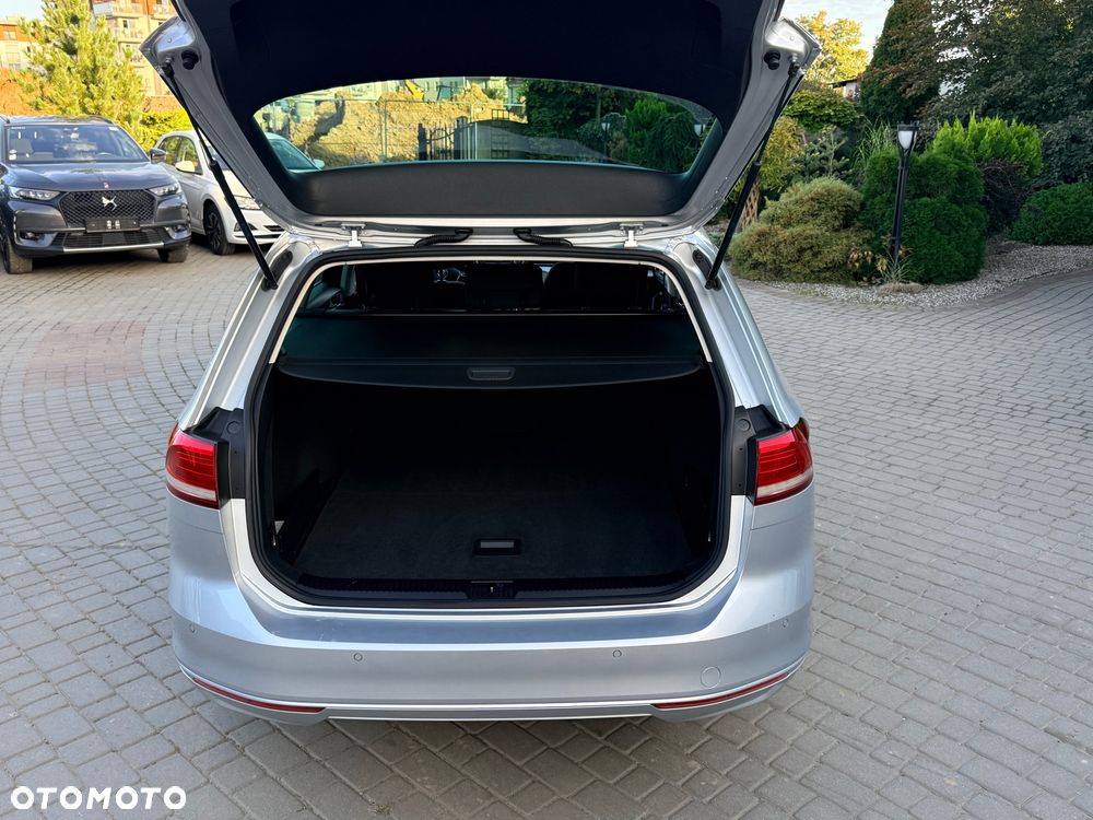 Volkswagen Passat - 9