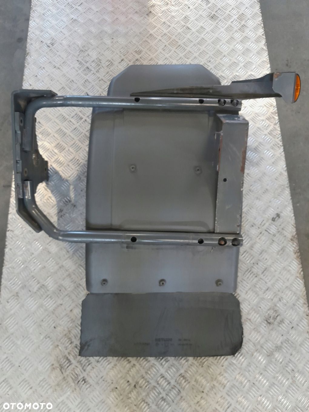 RENAULT MIDLUM 220 BŁOTNIK PRZEDNI PRZÓD PRAWY LEWY NADKOLE 19.5 KOŁA - 1