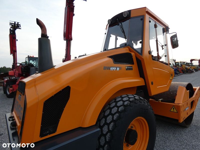 Bomag BW177D-4 / Walec Drogowy Guma - Stal / z Niemiec / 2600mtg / - 31